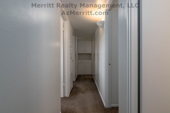 Building Photo - 4 Bedroom, 2 bath, air conditioned, fenced...