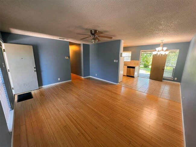 Primary Photo - 3503 Southridge Dr