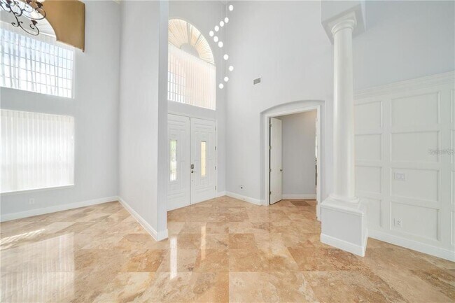 Building Photo - 2333 Pinehurst Ct