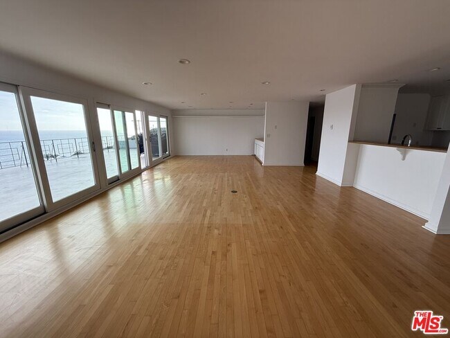 Building Photo - 18139 Coastline Dr