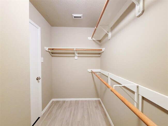 Building Photo - 2731 Trinity Glen Ln