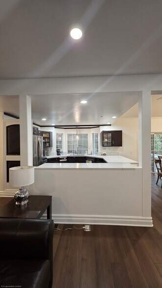 Building Photo - 321 Emerald Dr