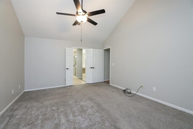 Building Photo - 17318 Shadow Valley Dr