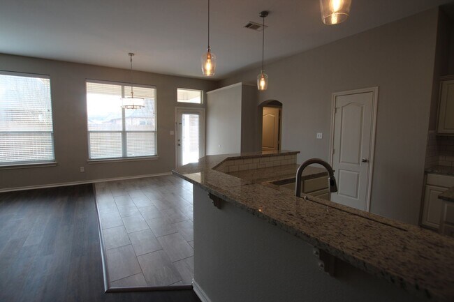 Building Photo - Stunning 3 bed 2 bath in Whitehouse ISD!