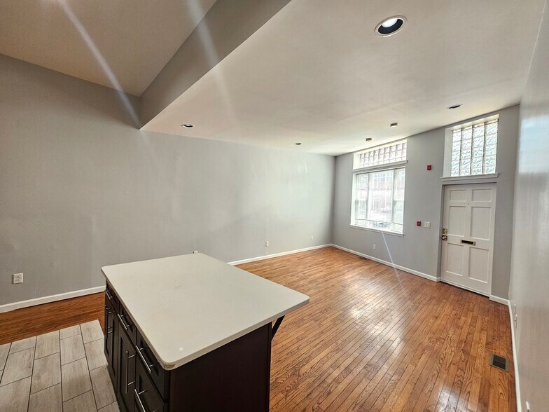 Building Photo - 930 E Passyunk Ave