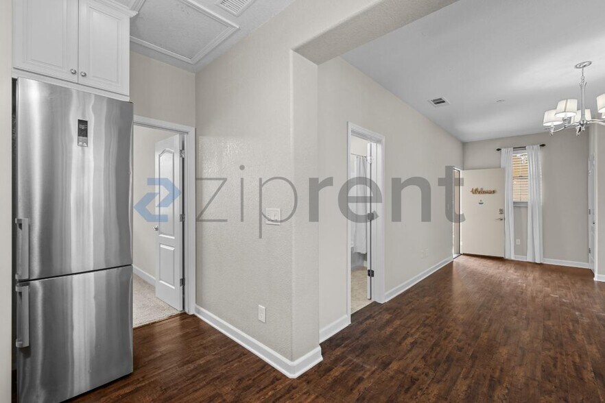 Building Photo - Unit
