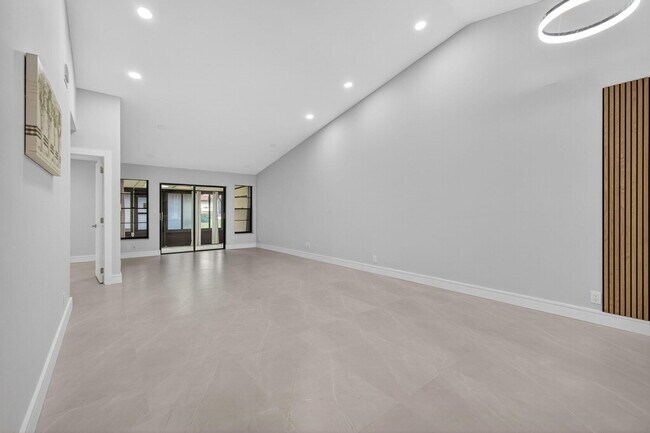 Building Photo - 10924 Roebelini Palm Ct