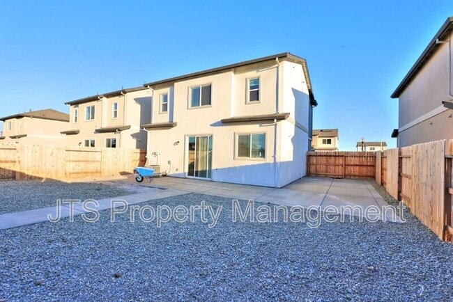 Building Photo - 5 Oak Manor Way