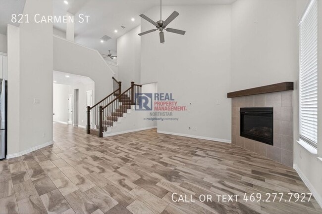 Building Photo - 821 Carmen St