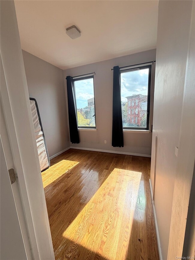 Building Photo - 390 Broadway