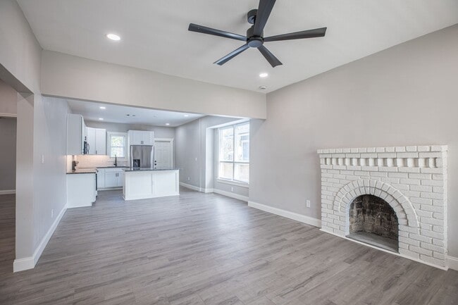 Building Photo - Renovated Bungalow in Riverside