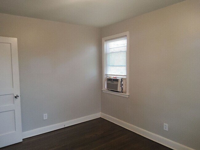 Building Photo - 157 Roberta Dr