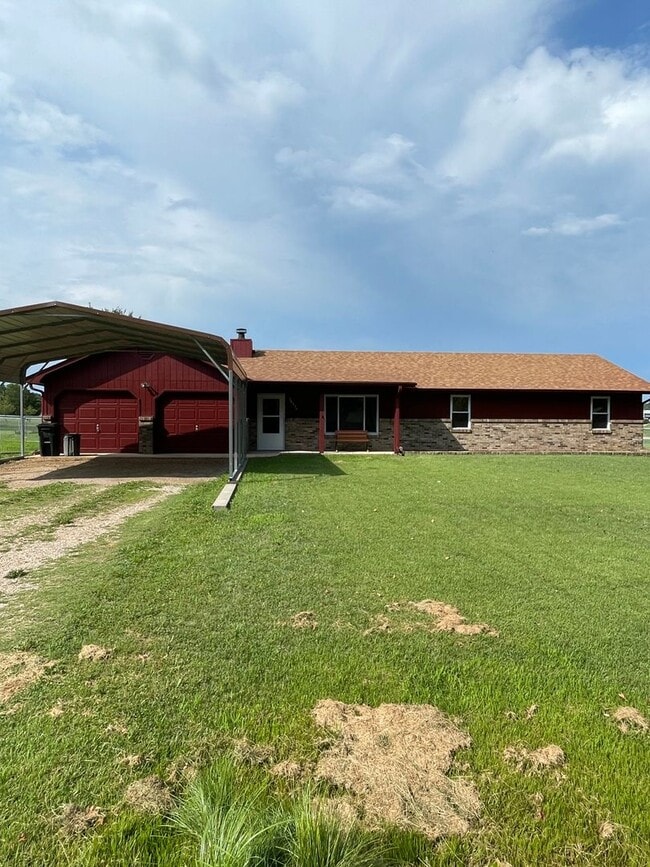 Building Photo - Available 7/25! If you are looking for a l...