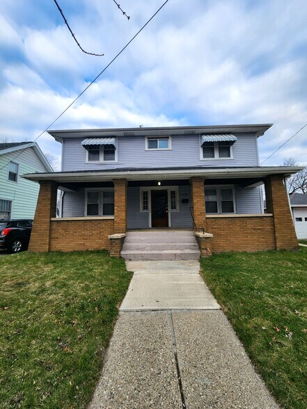 Primary Photo - 1638 Alpine Ave NW