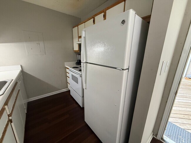 Building Photo - 4 Bed 4 Bath Condo near NCSU! Available late July, includes utilities!