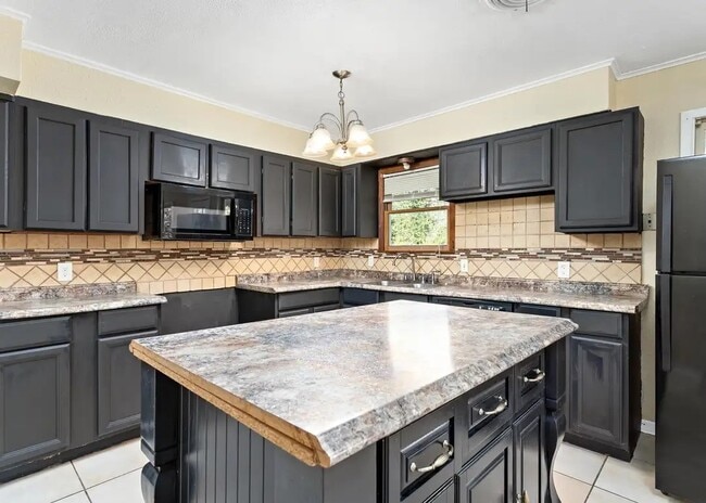 Building Photo - 5470 Spencer Dr