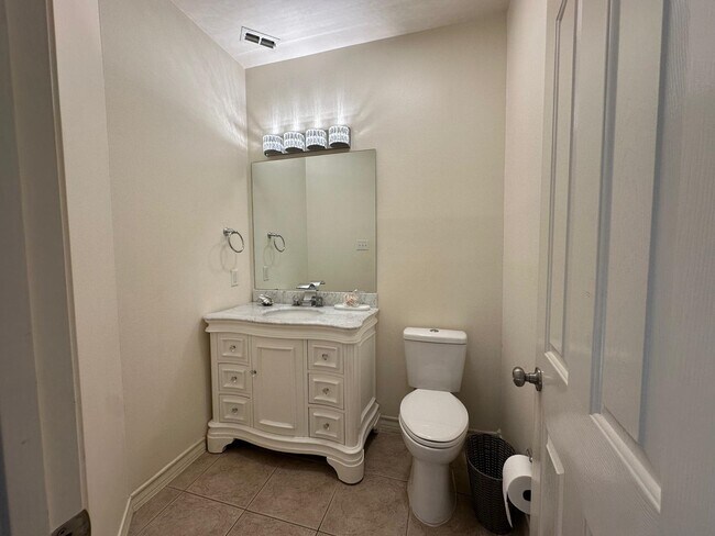 Building Photo - 102 Cardinal Ln