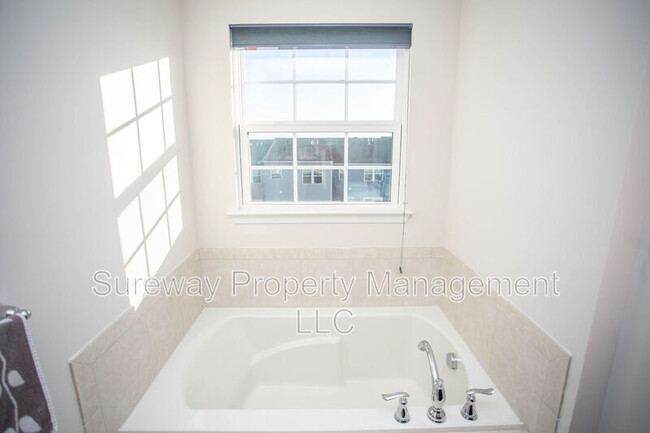 Building Photo - 257 Freedom Wy