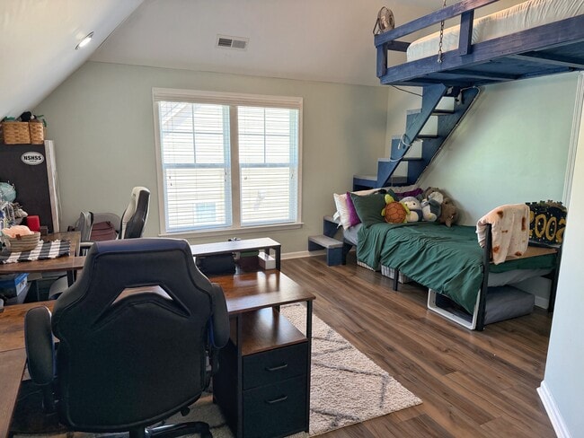 Building Photo - 703 Stagecoach Dr