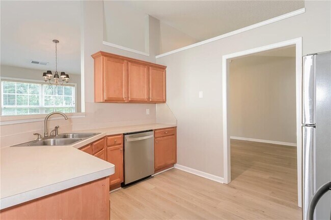 Building Photo - 919 Downing Dr