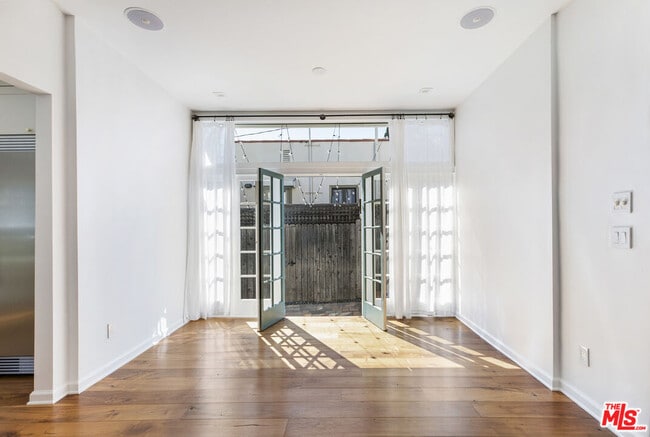 Building Photo - 3472 Rowena Ave