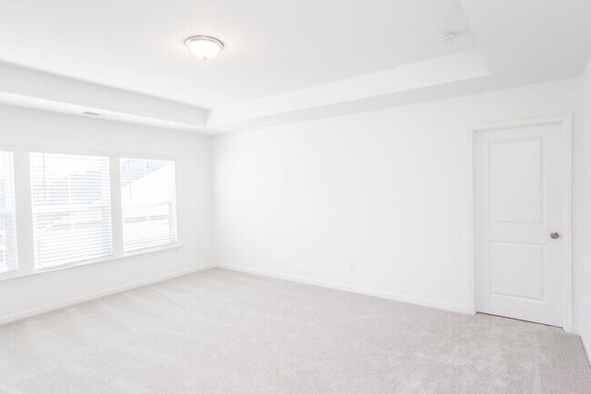 Building Photo - Beautifully designed 3-bedroom, 2.5-bath e...