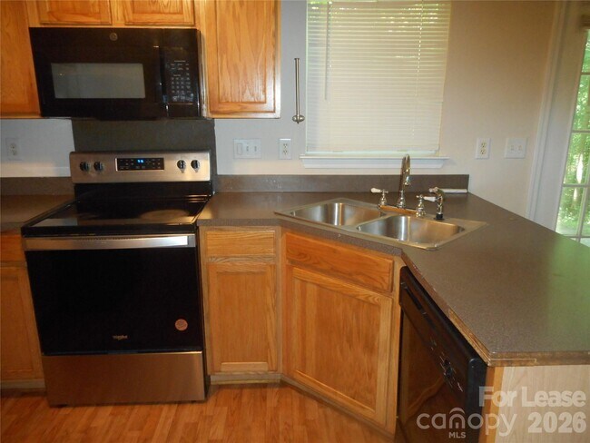 Building Photo - 8037 Shiny Meadow Ln