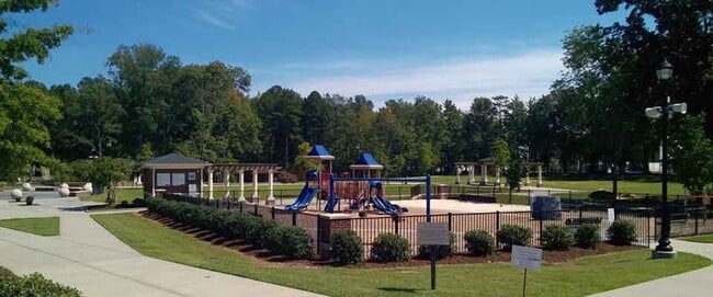 Building Photo - Townhome in Matthews