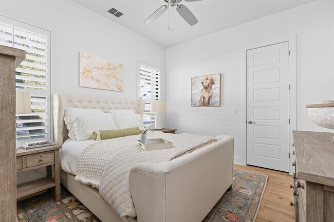Building Photo - 613 Golden Bear Dr