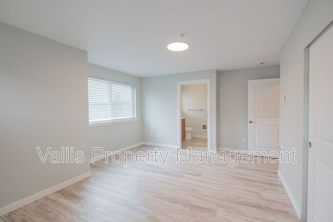 Building Photo - 13001 S Crompton Lane