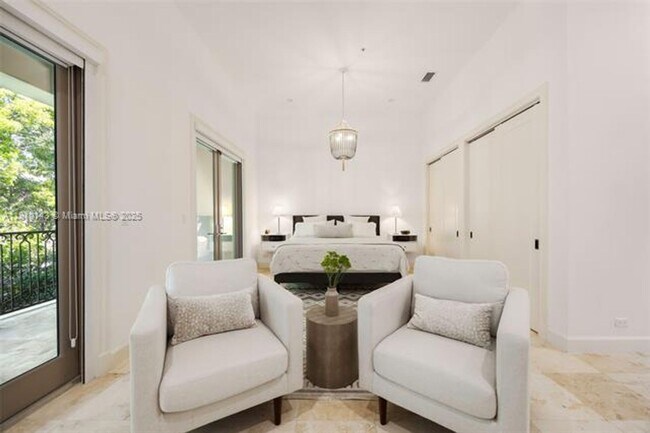 Building Photo - 7430 SW 56th Ct