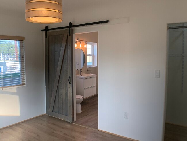 Bedroom 1 to BathroomBathroom - 1312 S Victoria Ave