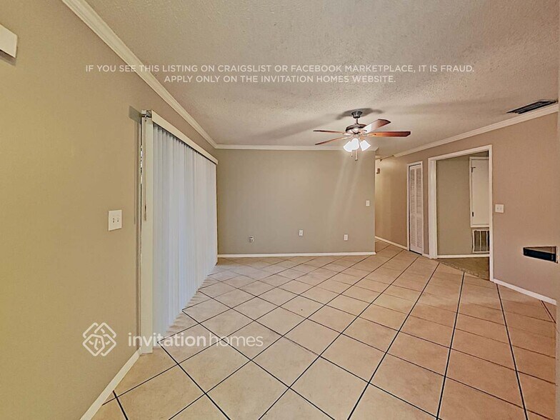 Building Photo - 1410 High Knoll Dr