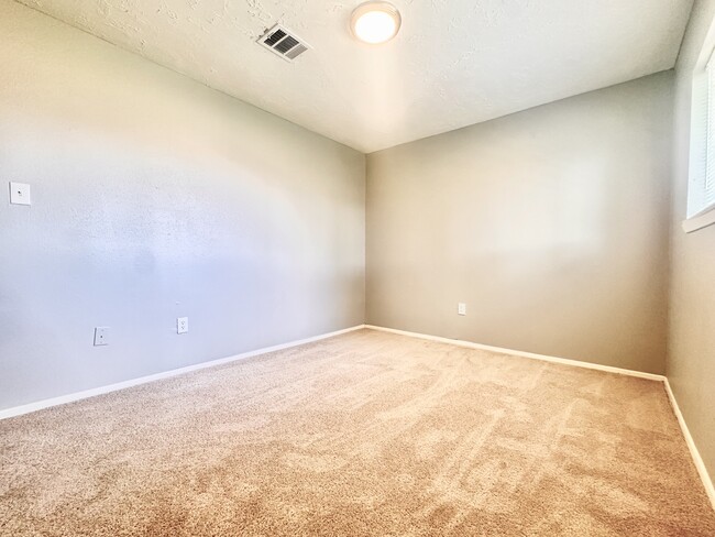 Building Photo - 7711 Water Park Ln