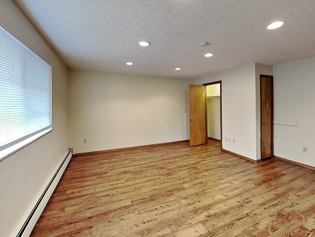 Building Photo - 120 E 13th Ave