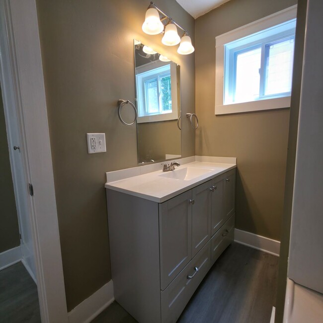 Building Photo - Cleveland Heights 3-Bed Single-Family