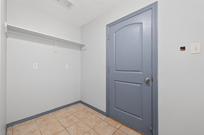 Building Photo - 10542 Parkside Dr