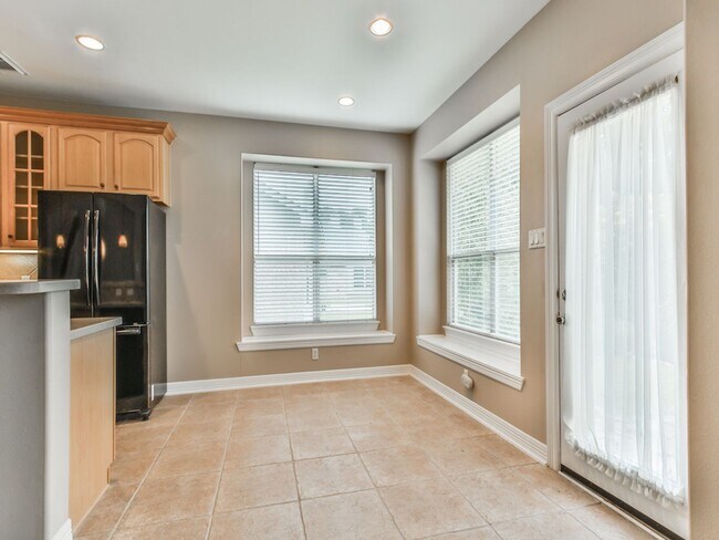 Building Photo - FORE Bedrooms in Del Lago!