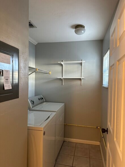 Building Photo - 2635 SW 35th Pl