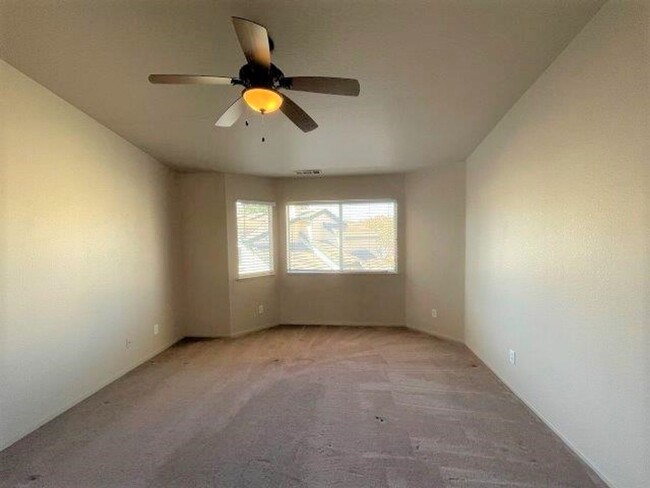 Building Photo - Clayton Beautiful 3 bedroom 2.5 bathroom w...