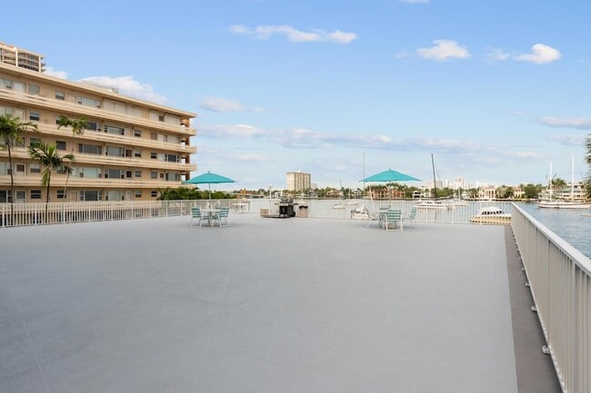 Building Photo - 95 N Birch Rd