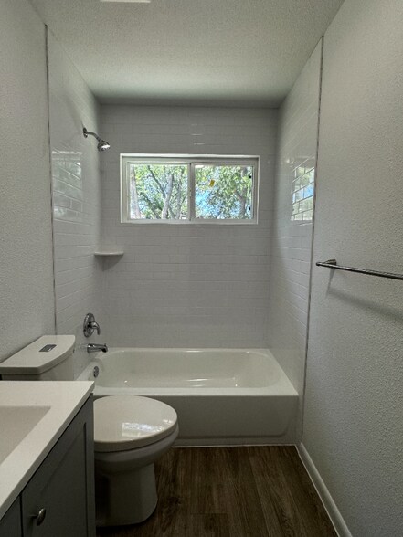 Building Photo - 5710 Glen Meadow Dr