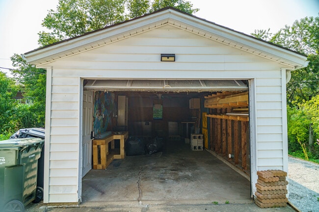 Building Photo - 1207 S Anderson St