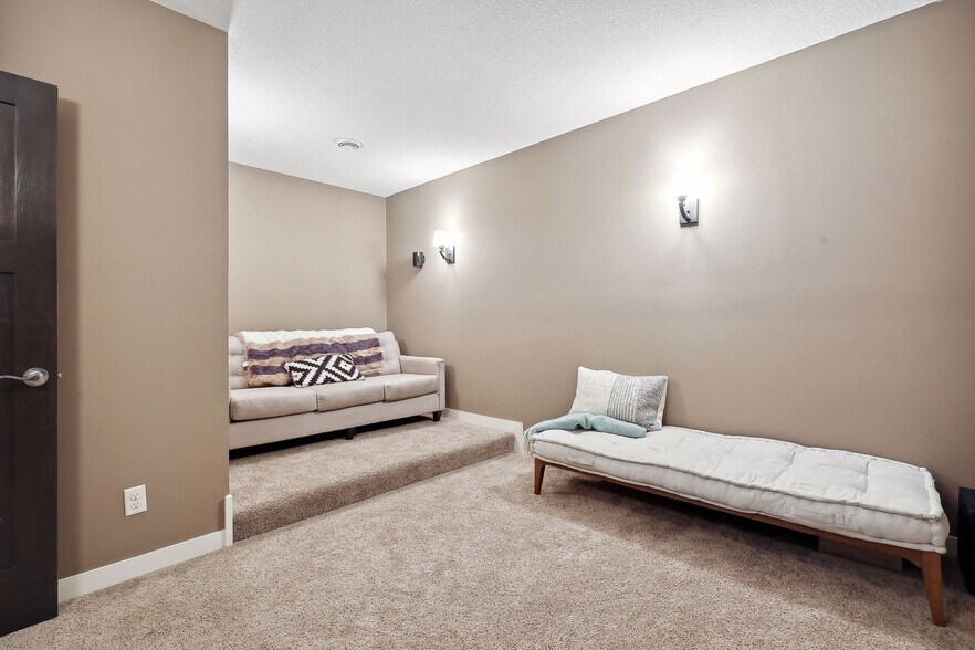 Building Photo - 2019 Louisiana Ave S