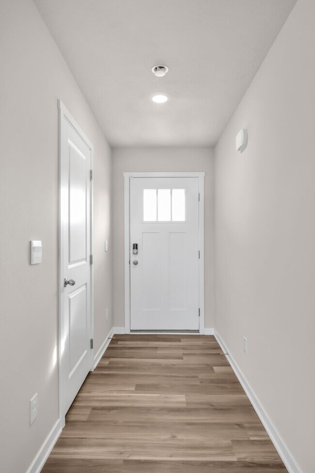 Building Photo - 20573 Margo St