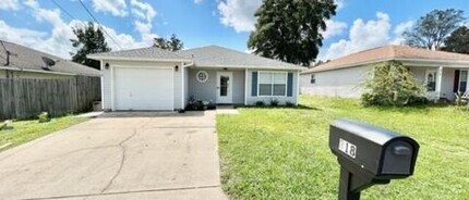 Building Photo - 318 Apple Dr