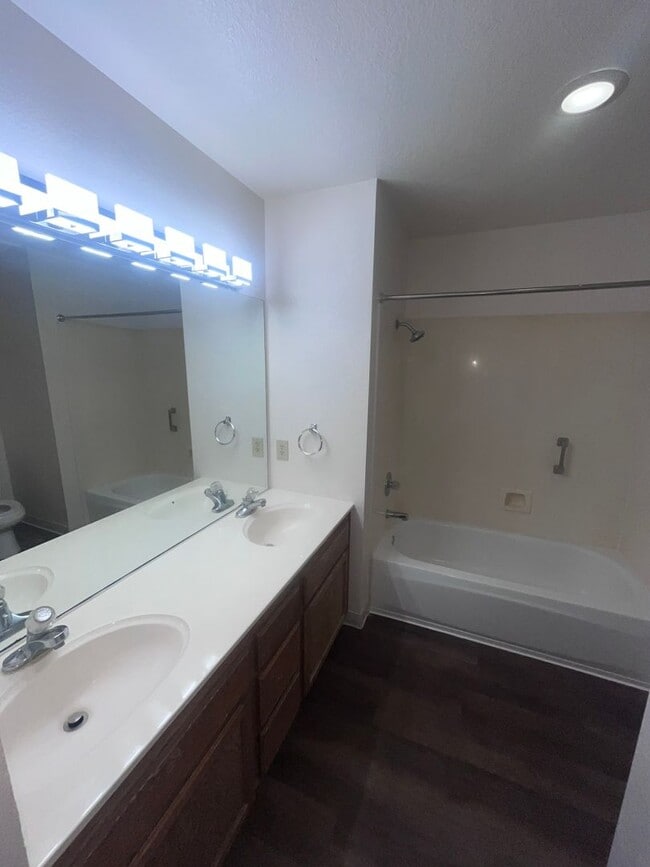 Building Photo - NICE UPDATED HOME IN ANTELOPE!!