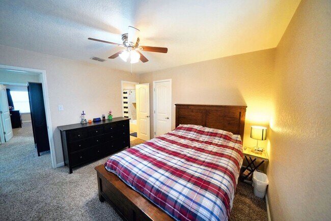 Building Photo - Executive 5-Bedroom Home in Coveted Crossvine Subdivision - Realtor Commission: $750