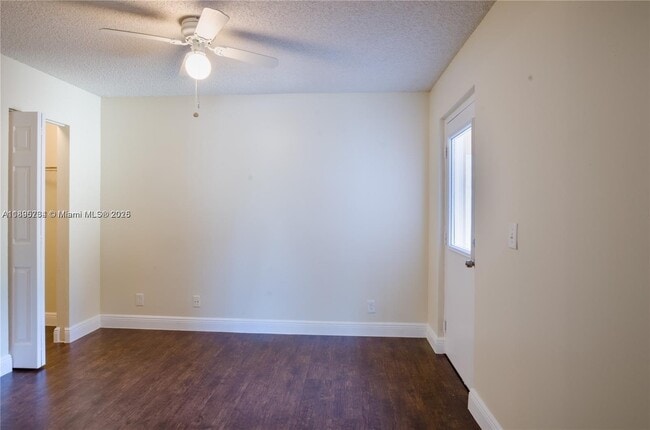 Building Photo - 9855 Westview Dr