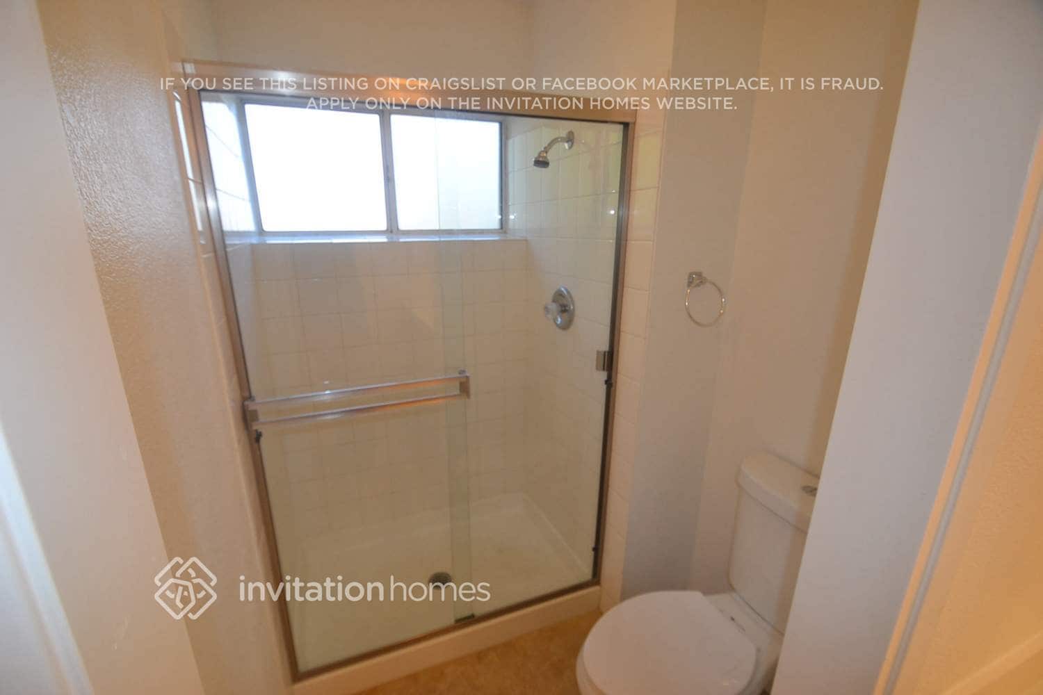 Building Photo - 303 Hampshire Ct